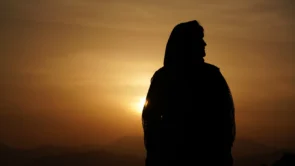 iranian-woman-landscape